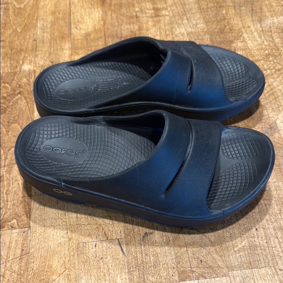OOFOS Midnight Black Slide Sandals - Picture 2 of 4